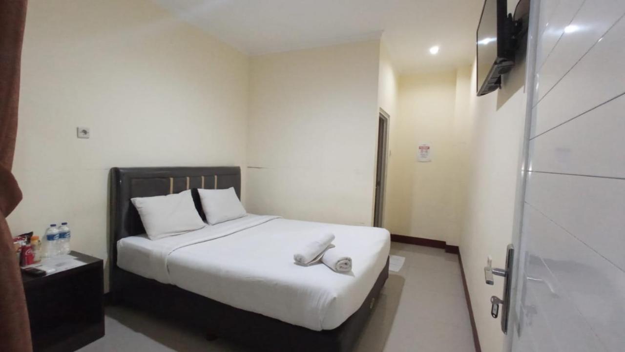 Aquina House Hotel Bogor Exterior foto