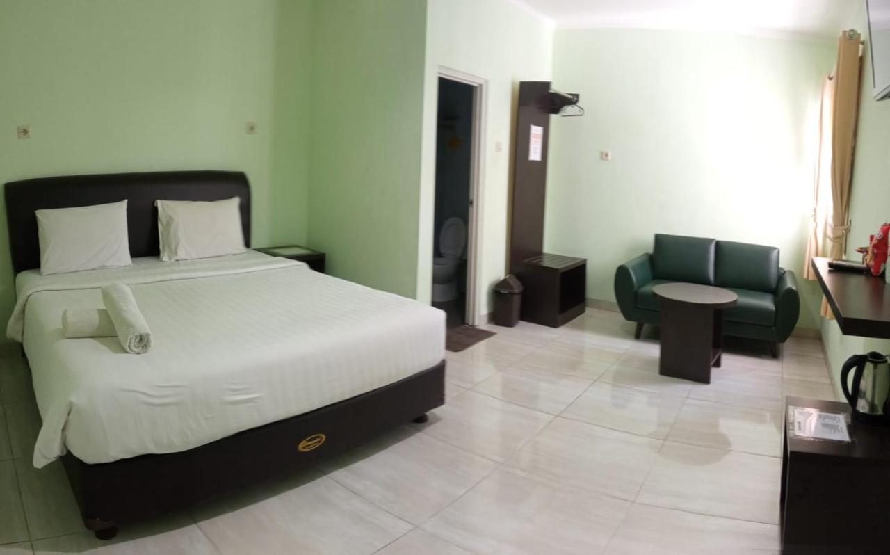 Aquina House Hotel Bogor Exterior foto
