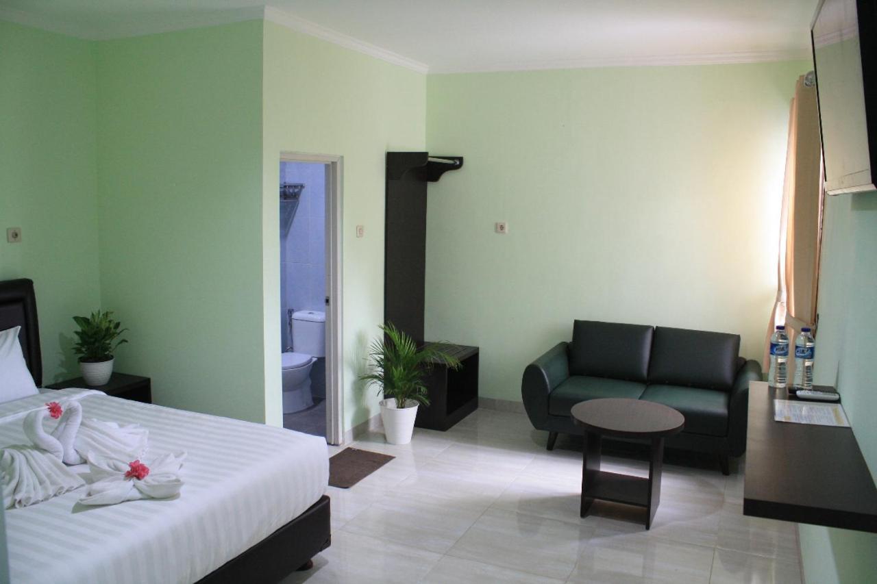 Aquina House Hotel Bogor Exterior foto