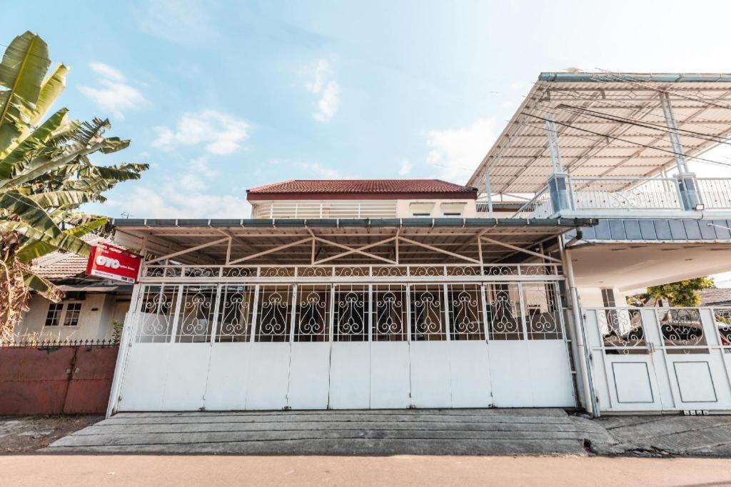 Aquina House Hotel Bogor Exterior foto